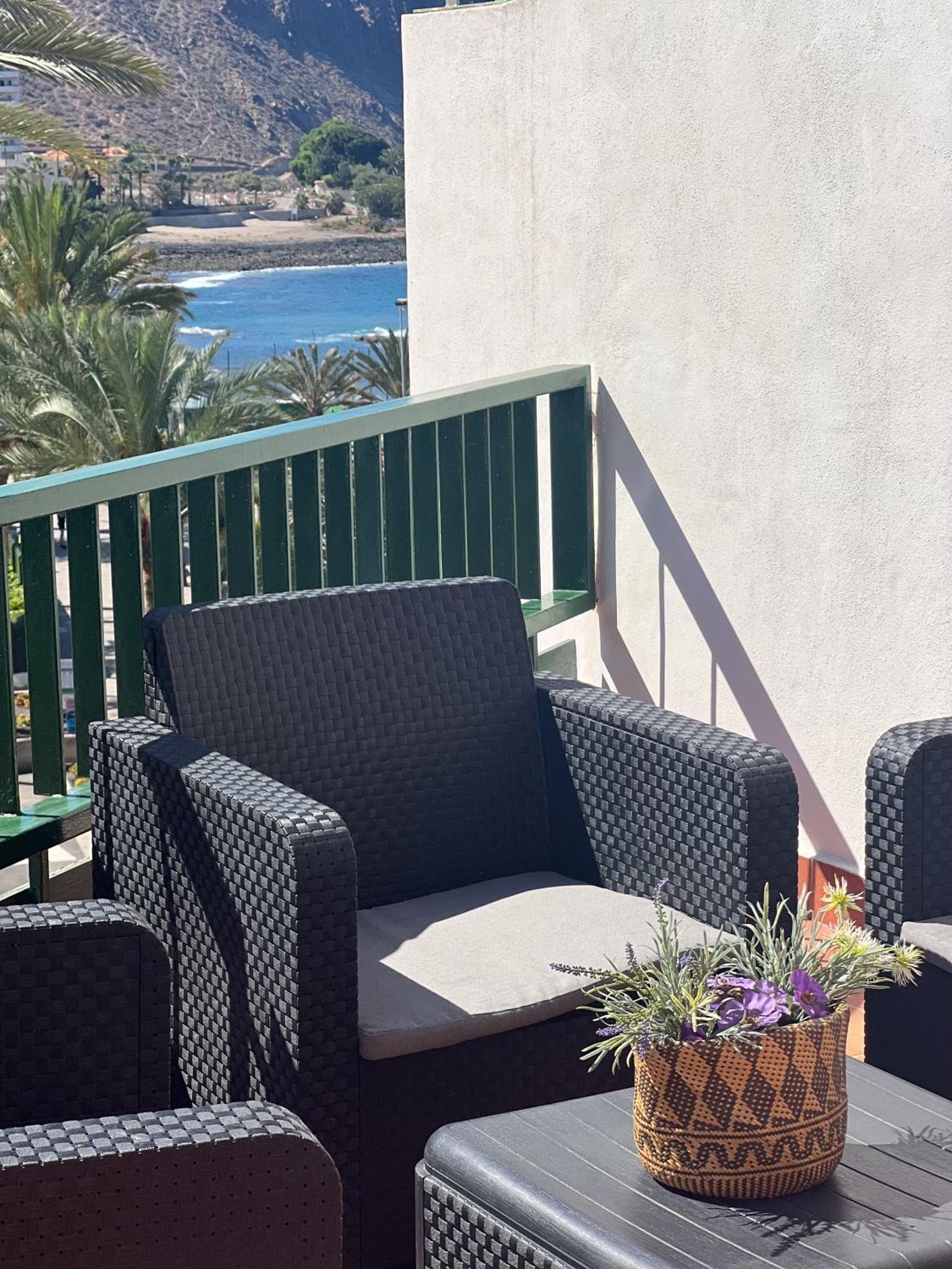 Carmen Beachfront Escape Apartment Los Cristianos  Luaran gambar