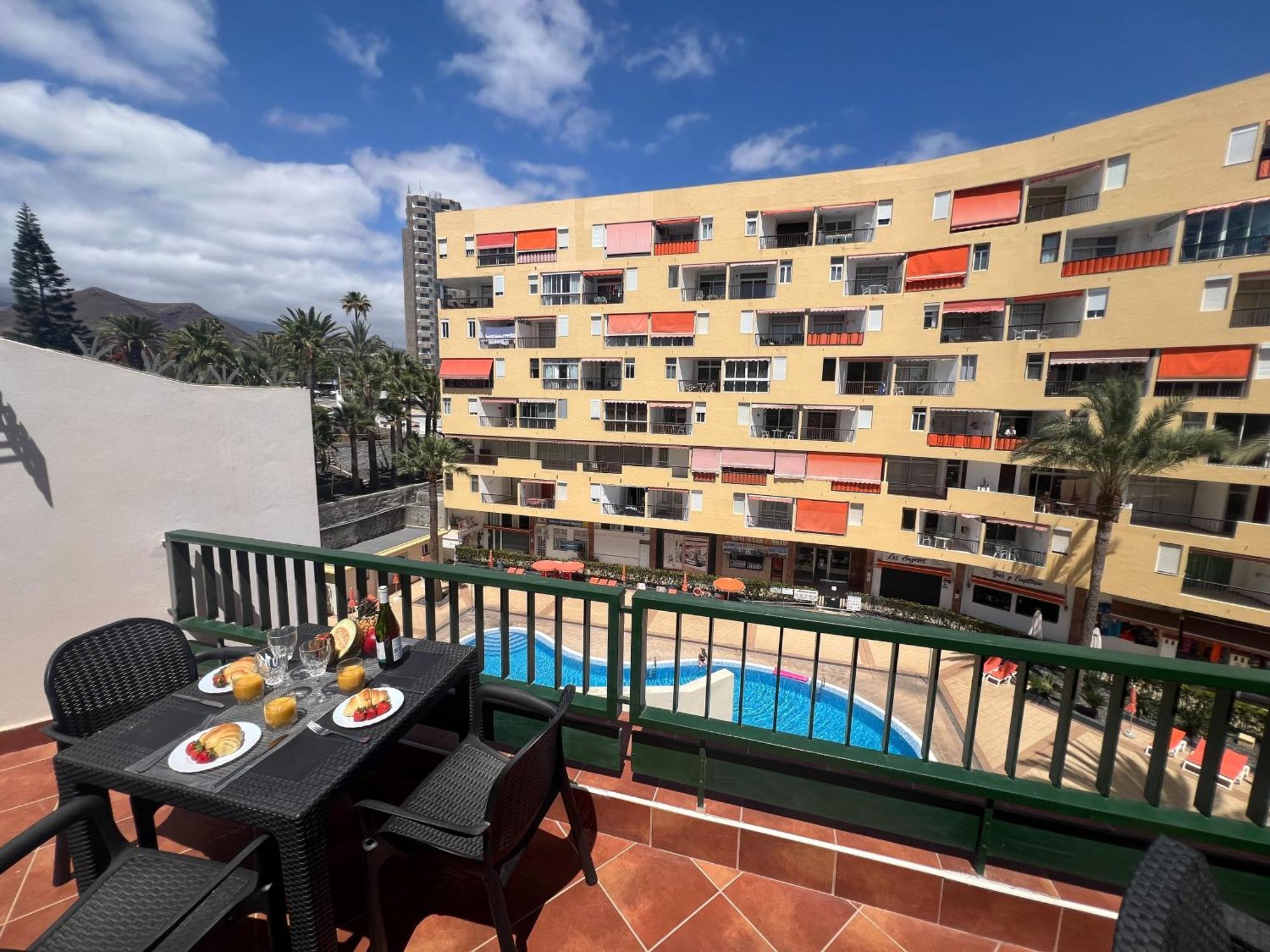 Carmen Beachfront Escape Apartment Los Cristianos  Luaran gambar